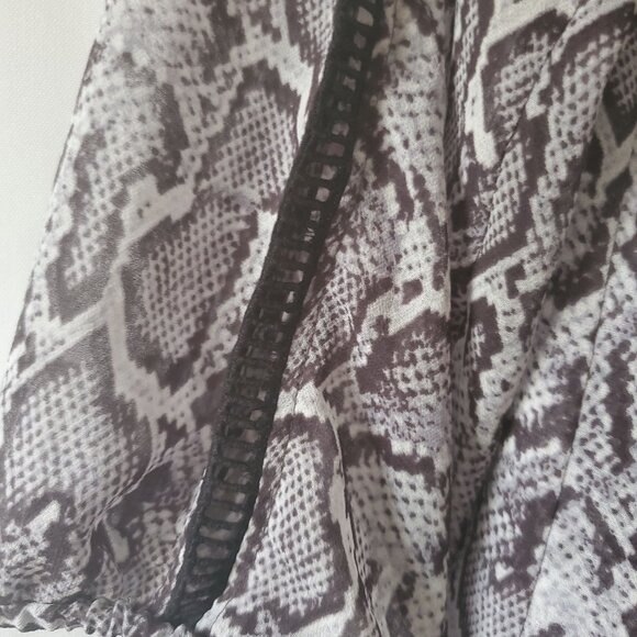 Cache Women's Snakeskin Print Sheer 3/4 Sleeve Blouse Gray Size 4 - Picture 6 of 12